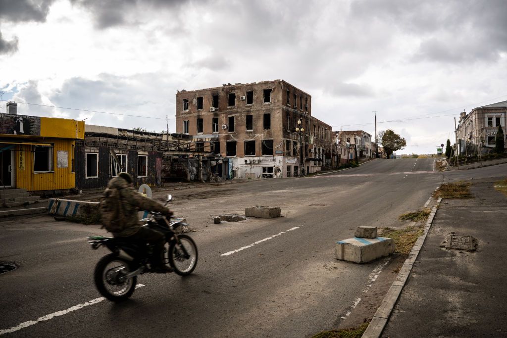 2 Ukrainian journalists came under Russian fire in Kharkiv Oblast