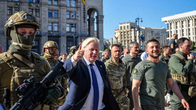 Boris Johnson calls for British, European peacekeepers in Ukraine as