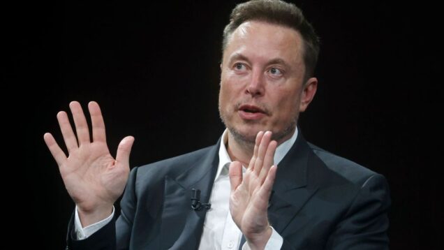 Democratic senators urge investigation into Musk's calls with Russia, Reuters