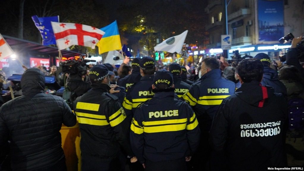 georgian authorities remove opposition protest camp amid election result disputes police cracking down protesters tbilisi georgia early morning 19 november 2024