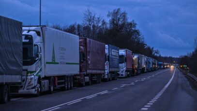 Media: Polish farmers block Ukrainian border crossing