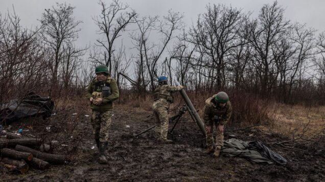 Russia preparing to break through to southern Donetsk Oblast, military