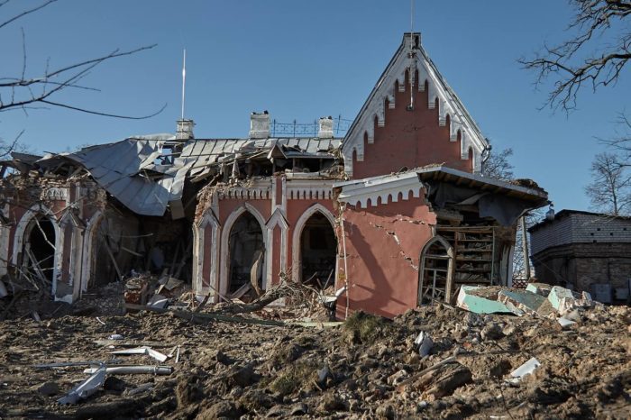 Chernihiv civilians bomb shelters