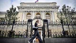 FT: Luxury brands flow into Russia through shadow markets despite