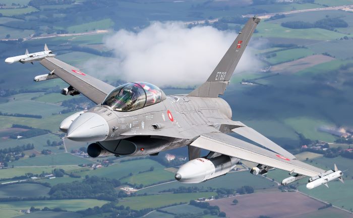 F-16 trainer aircraft