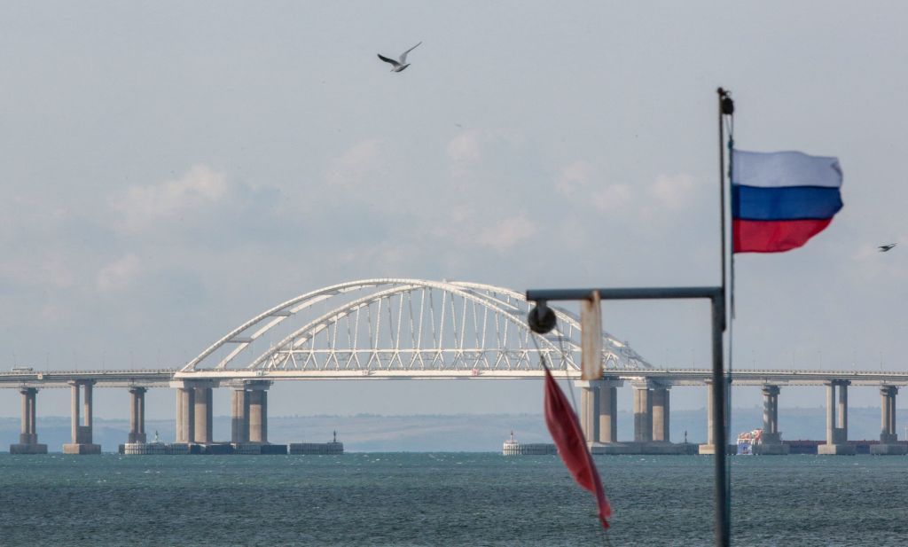 Russia reduces barge barriers protecting Crimean Bridge by half in a month