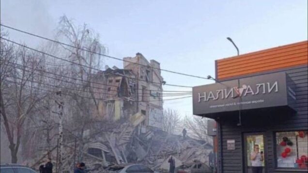 Russia strikes apartment building in Kryvyi Rih on Christmas Eve,