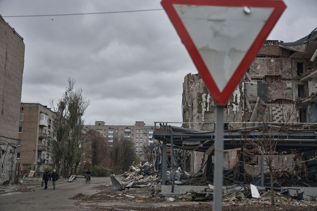 Russian attacks across Ukraine kill 2, injure 5 over past day