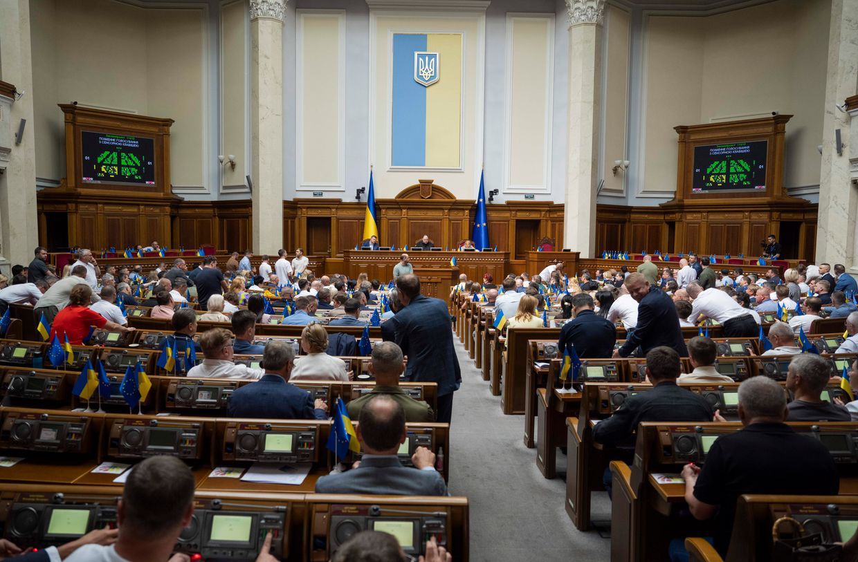 Ukraine's parliament supports bill on multiple citizenship in first reading