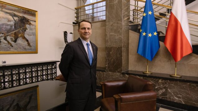 West should pressure Russia into peace talks, not Ukraine, Polish