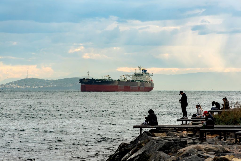 Chinese port ban on US-sanctioned tankers tightens oil supply, Reuters reports