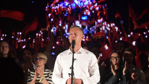 Citing Orban’s 'corruption,' Hungarian opposition leader calls for early elections