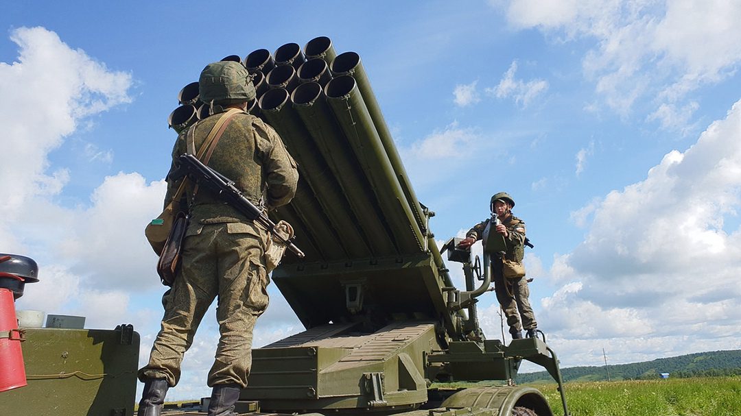 Russian servicemen, illustrative image. Photo via Wikimedia.