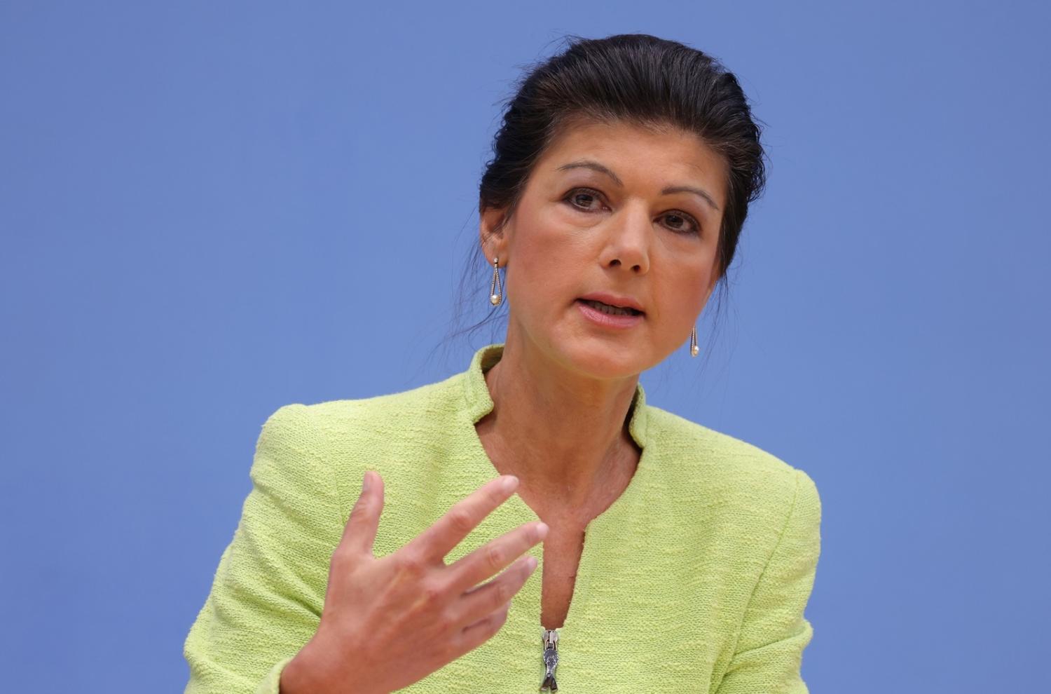 german pro-russian politician Sahra-Wagenknecht