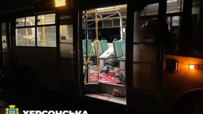 Russian drone attack against bus in Kherson, kills 1, injures