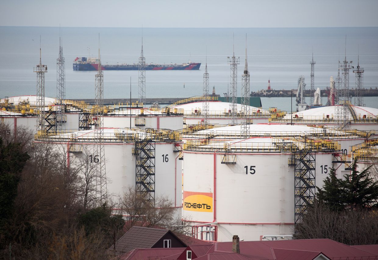 Russia’s seaborne oil exports decline 9.1% in 2024 amid Ukrainian drone attacks, Reuters reports