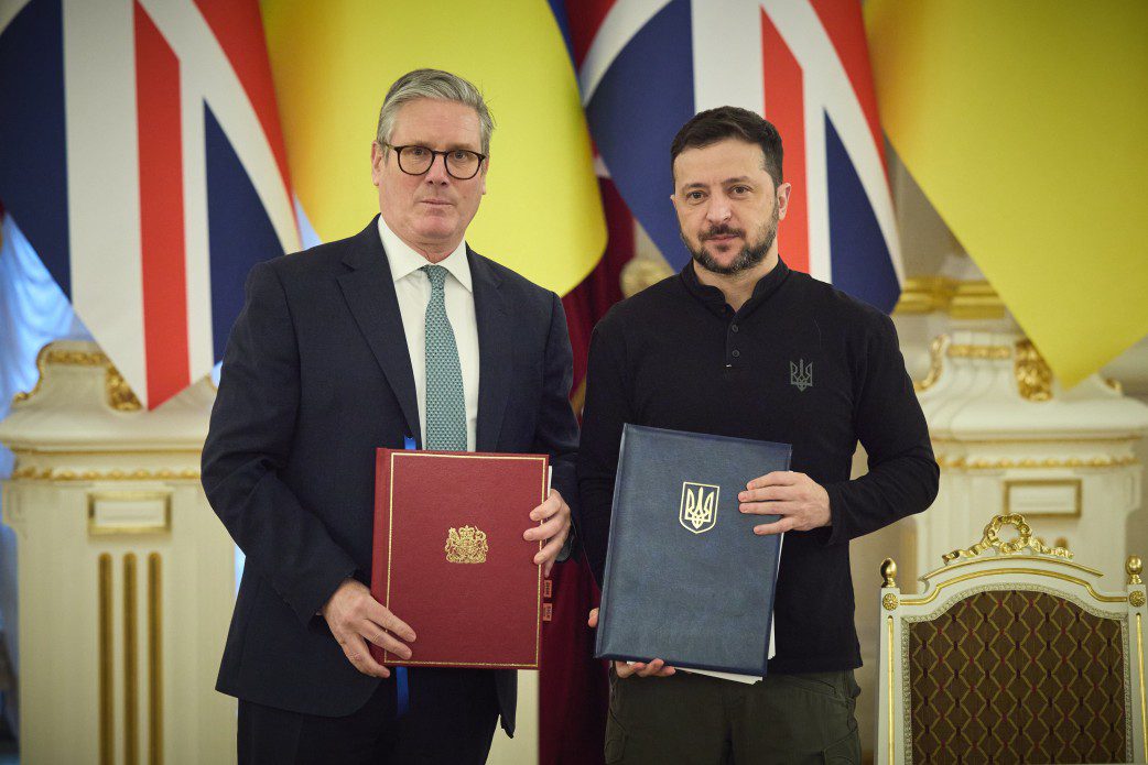 Prime Minister of the United Kingdom Keir Starmer (left) and President of Ukraine Volodymyr Zelenskyy (right). Photo via President.gov.ua.