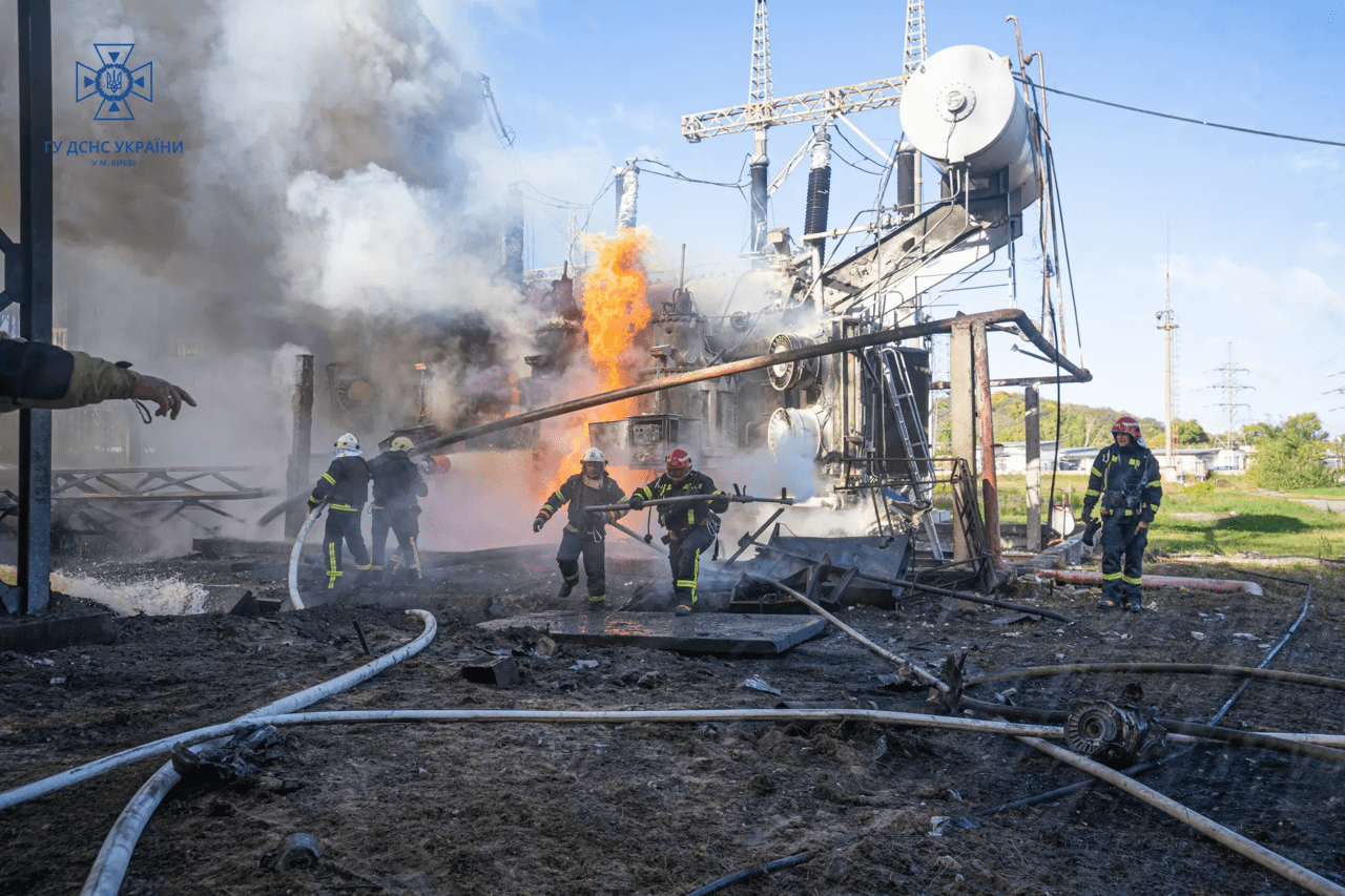 Fires on a combined heat and power plant in Kyiv after Russian missile strikes. Illustrative image. Photo via Wikimedia.