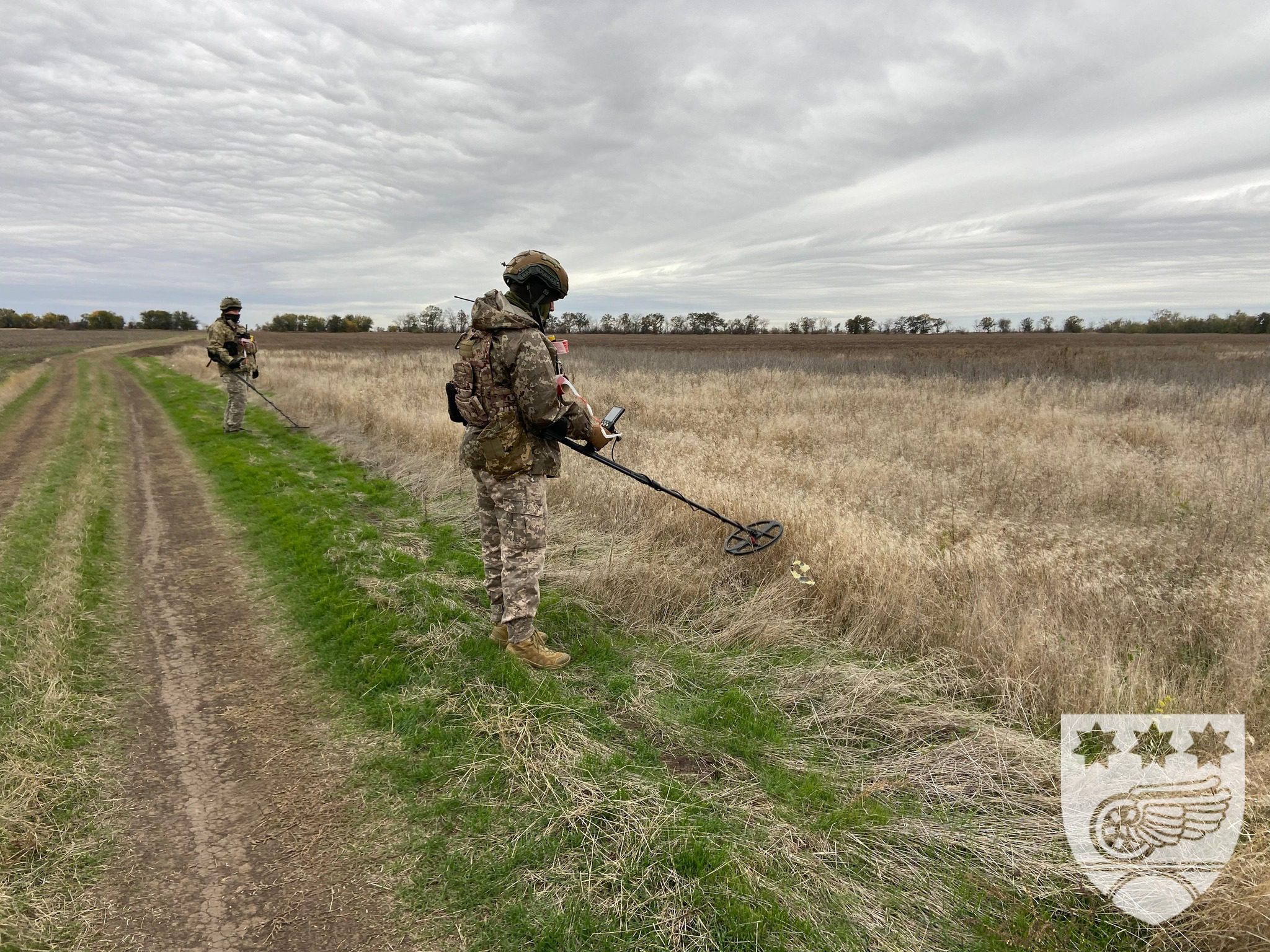 ukraine's sappers clear about 30 km² neutralize over 1500 explosives one week ate special transport service defense ministry clearing mines state says its cleared 276718 hectares territory neutralized 1557 explosive