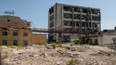 Ukrainian troops withdraw from, launch attack on Chasiv Yar refractory