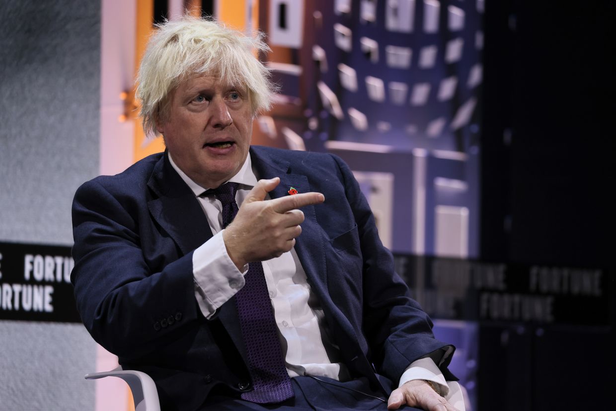 West must show Putin that 'Russia is no longer an empire,' Boris Johnson says