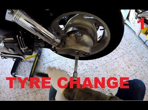 Review.Honda VTX1800 tyre change [Part1] Rear wheel removal