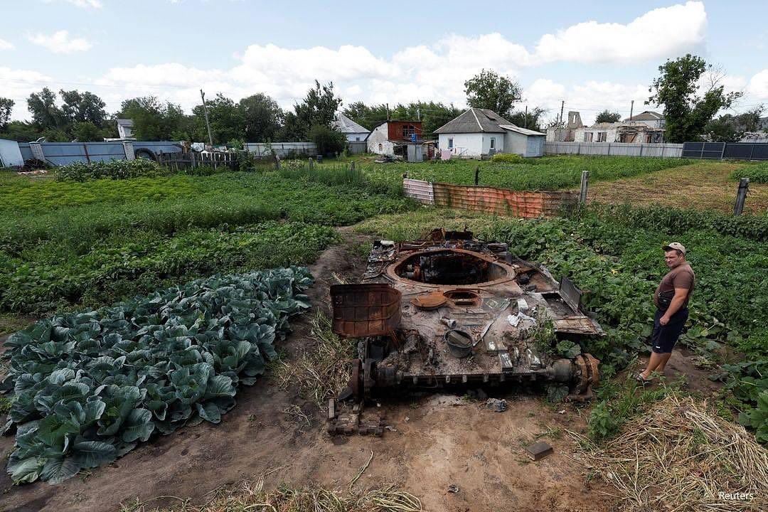 Realities in Ukraine these days. A woman planted cabbages around a destroyed rus