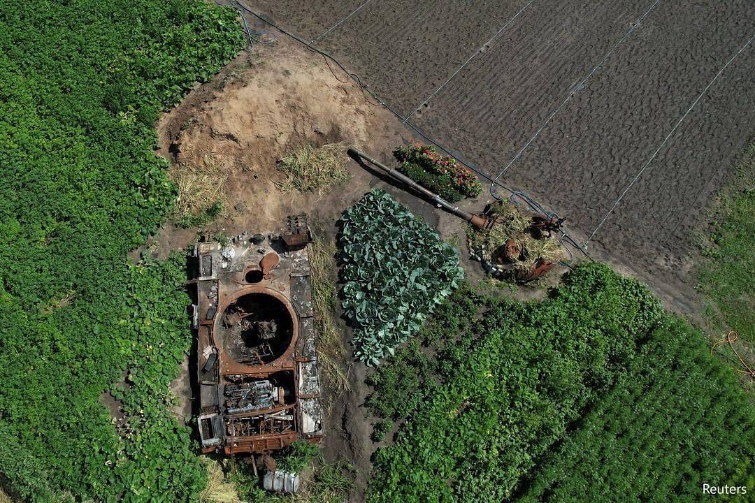 Realities in Ukraine these days. A woman planted cabbages around a destroyed rus