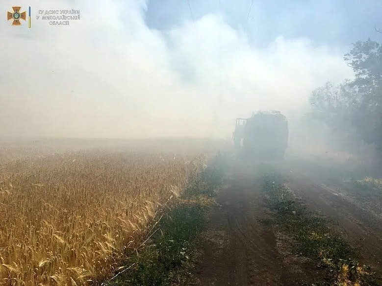 Difficulties and dangers of bringing the harvest in - Ukraine, summer 2022.