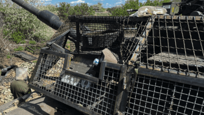 Cost-effective steel-screen Ukrainian solution outperforms Russian “turtle” tank protection