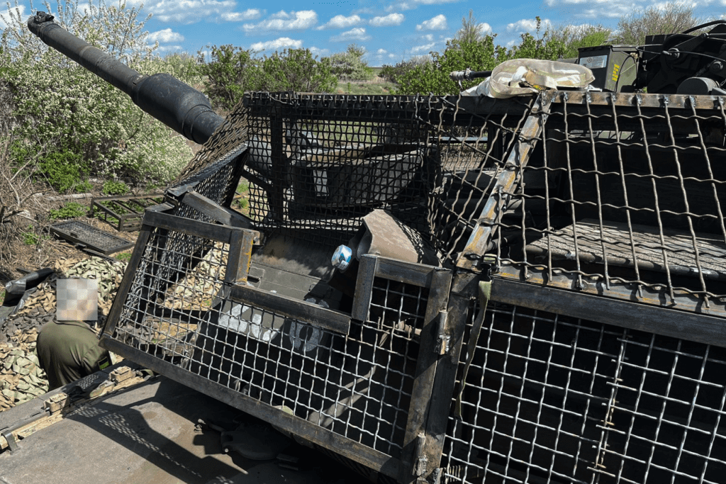 cost-effective steel-screen ukrainian solution outperforms russian turtle tank protection army's leopard 2 covered protective steel cages