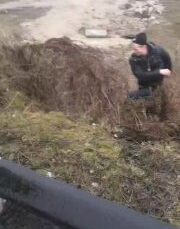 Local residents of Stanytsia Luganskaya greet the People’s Militia of