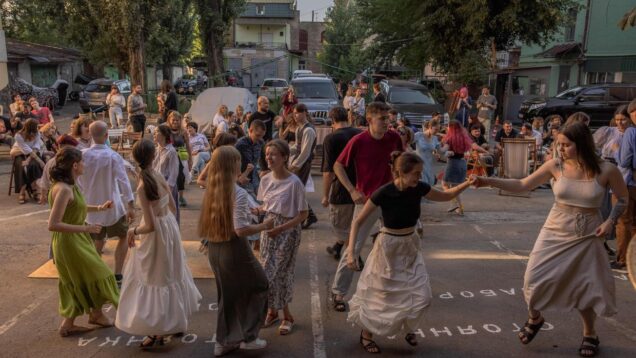 Opinion: There’s more to Ukraine than Hollywood gangster tropes and