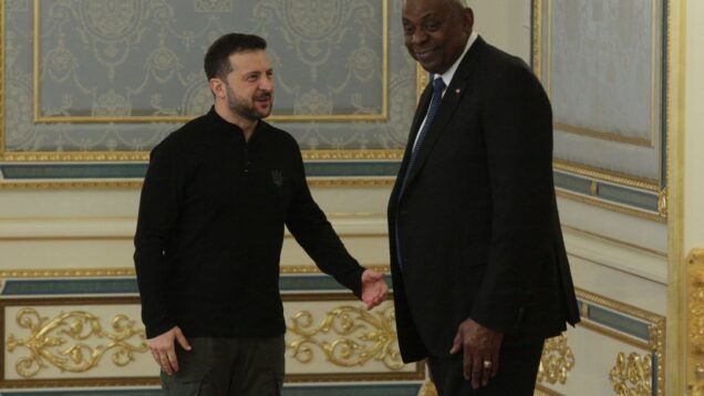 Pentagon chief announces $ 400 mn aid package during Kyiv