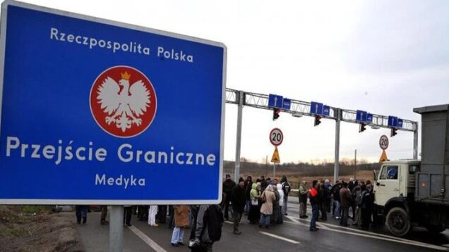 Polish farmers resume Ukrainian border blockade at Medyka-Shehyni crossing until