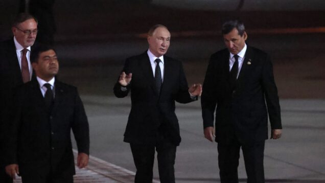 Putin visits Turkmenistan for regional forum, meeting with Iran's president