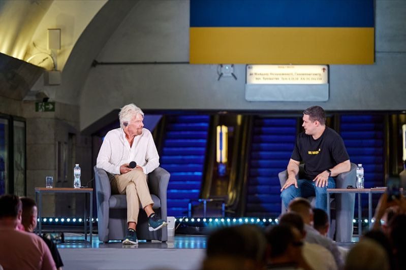 Richard Branson visits Ukraine  to explore reconstruction