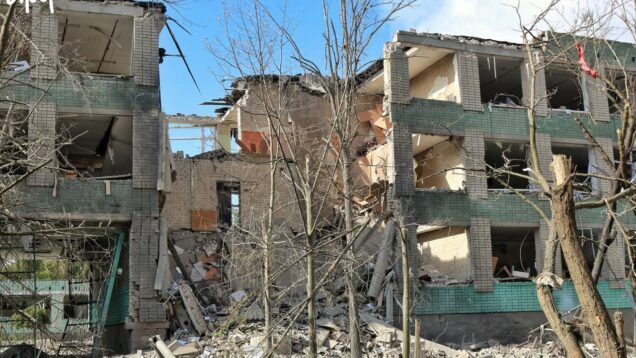 Russian guided bombs target school in Kherson, injuring 18 civilians
