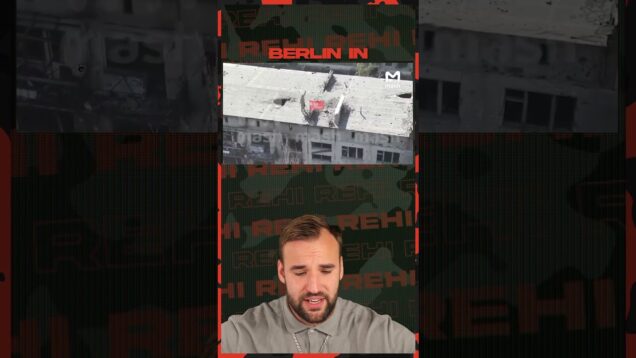 Russians raised USSR flag over Vugledar. #ukraine #russia