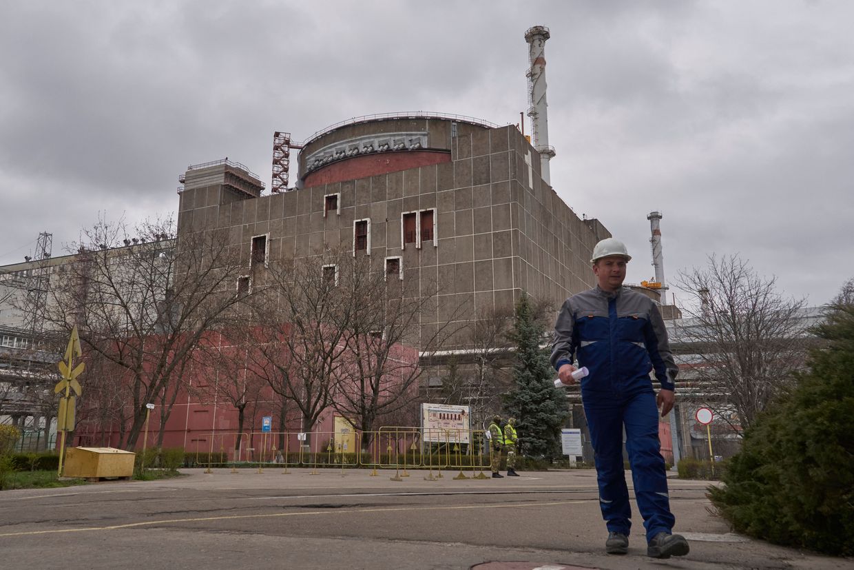 Ukraine braces for winter freeze amid potential Russian strikes targeting nuclear power