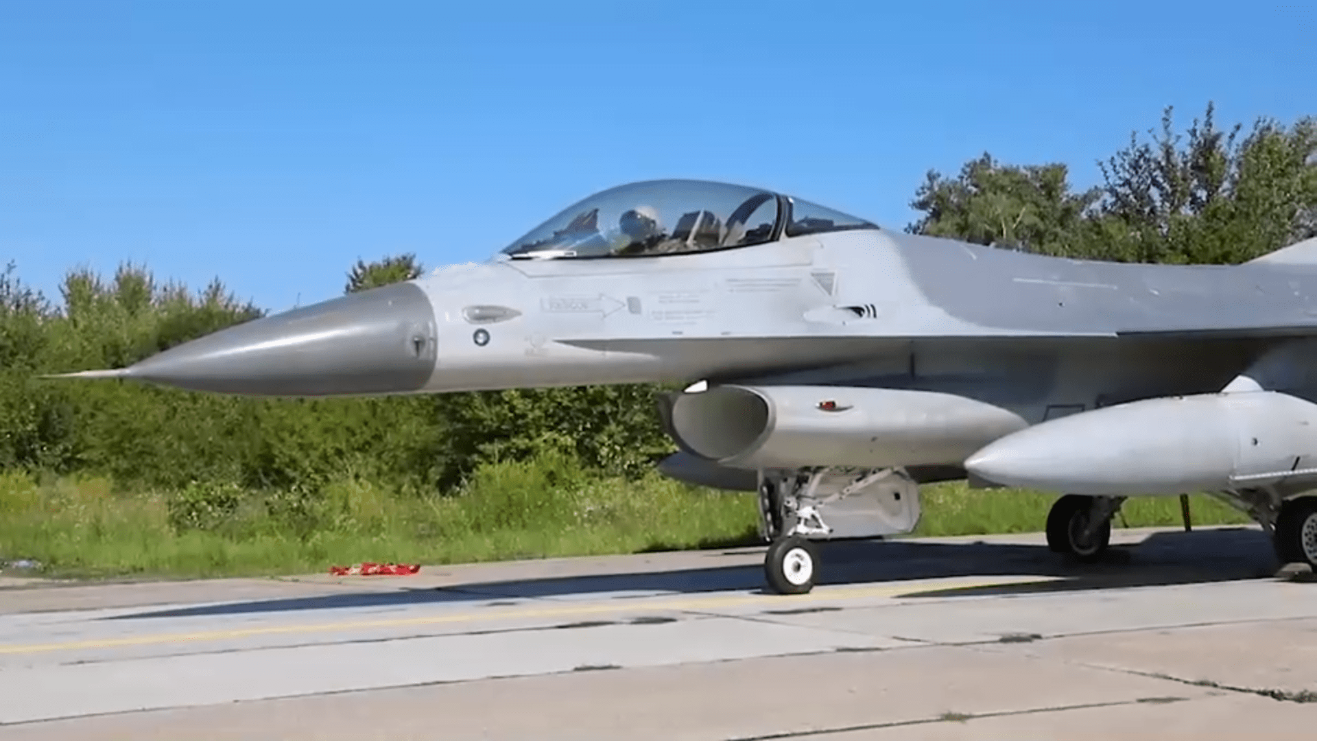 ukraine receives initial batch dutch f-16s more follow coming months ukrainian air force's f-16 fighter jet august 2024 telegram/zelenskyy знімок екрану з 2024-08-04 15-40-38