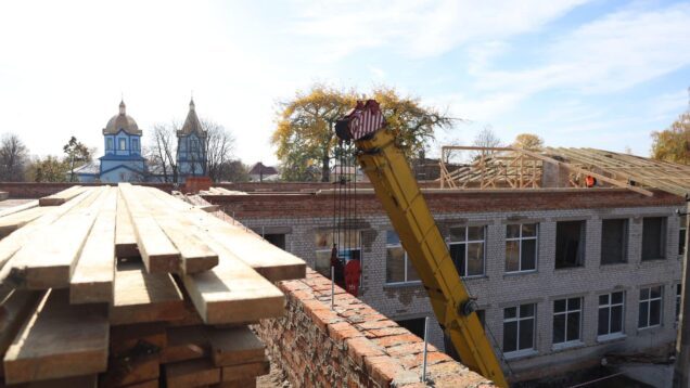 Ukrainian official says Russian attacks kill 33 education workers in