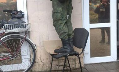 In the village of Luganskaya, they remove the flag of