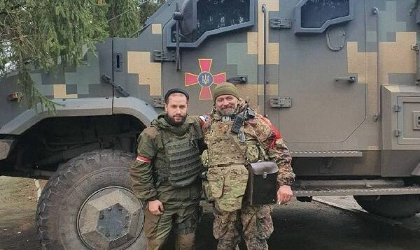 Soldiers of the “Sparta” battalion (DPR) with a captured Ukrainian