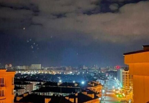 Ukrainian publications began to publish photos with “paratroopers over Kiev”