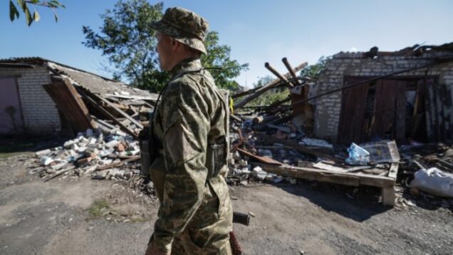BILD: Russian troops breach Ukrainian defenses in Donbas, setting stage