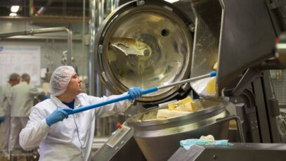 Russian butter prices soar, rise in supermarket dairy thefts reported