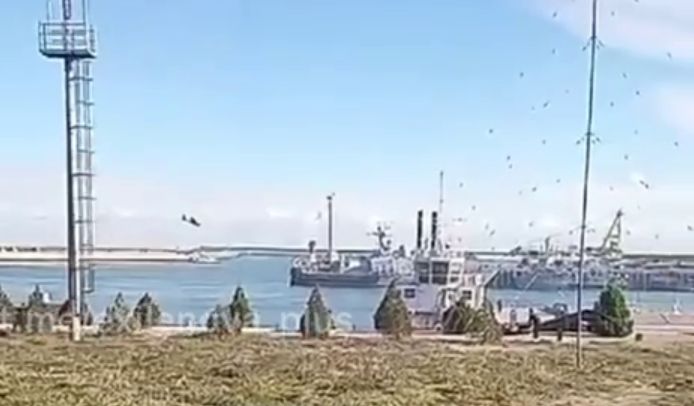 A Ukrainian A-22 drone dives into ship and port infrastructure before detonating.