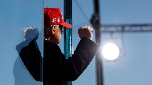 Trump urges Putin to avoid escalation in Ukraine, WP reports