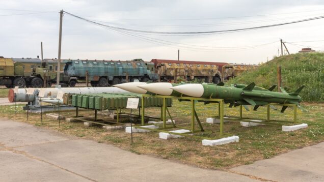 Ukraine can produce nuclear weapons but its political costs would